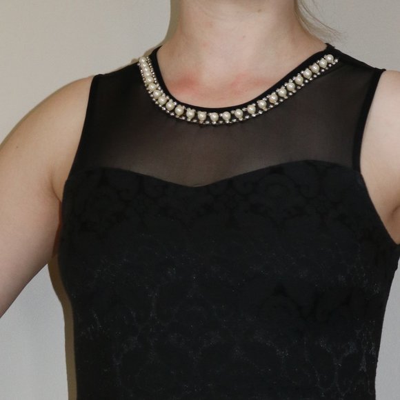 Short Black Suzy Shier Lace/Pearl Dress - Picture 3 of 8